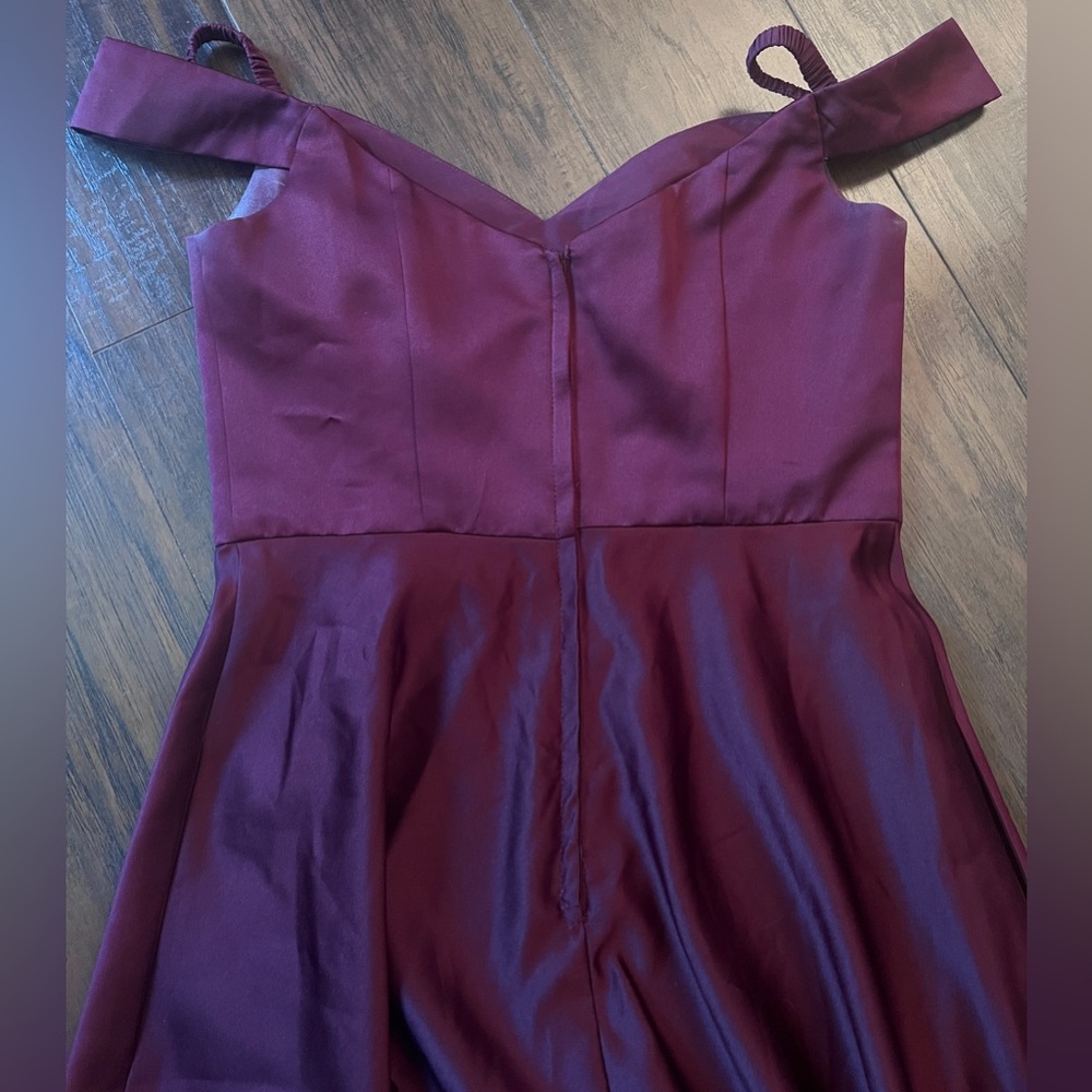 Davids Bridal | Bridesmaid Off The Shoulder Long
Dress w/Men’s Tie | Size 8 - Picture 7 of 9